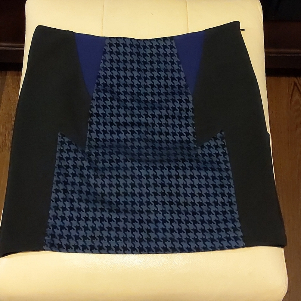 Houndstooth mini skirt